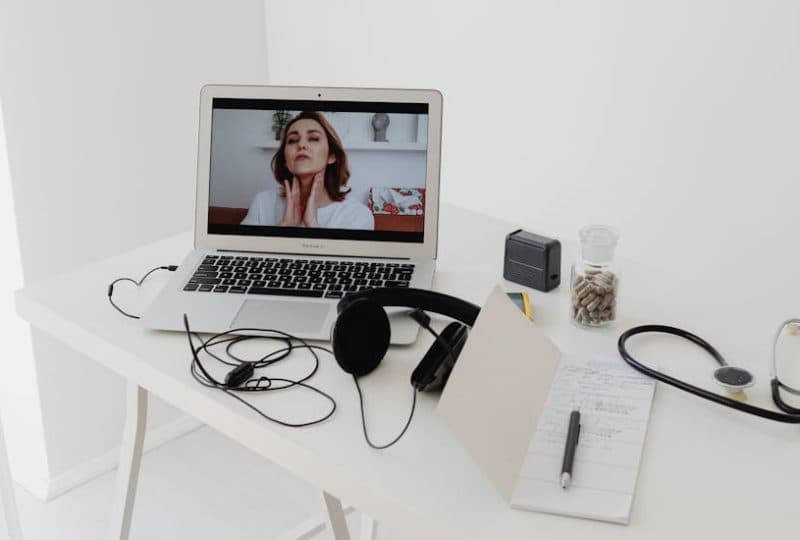 A professional explaining online medication assisted treatment.