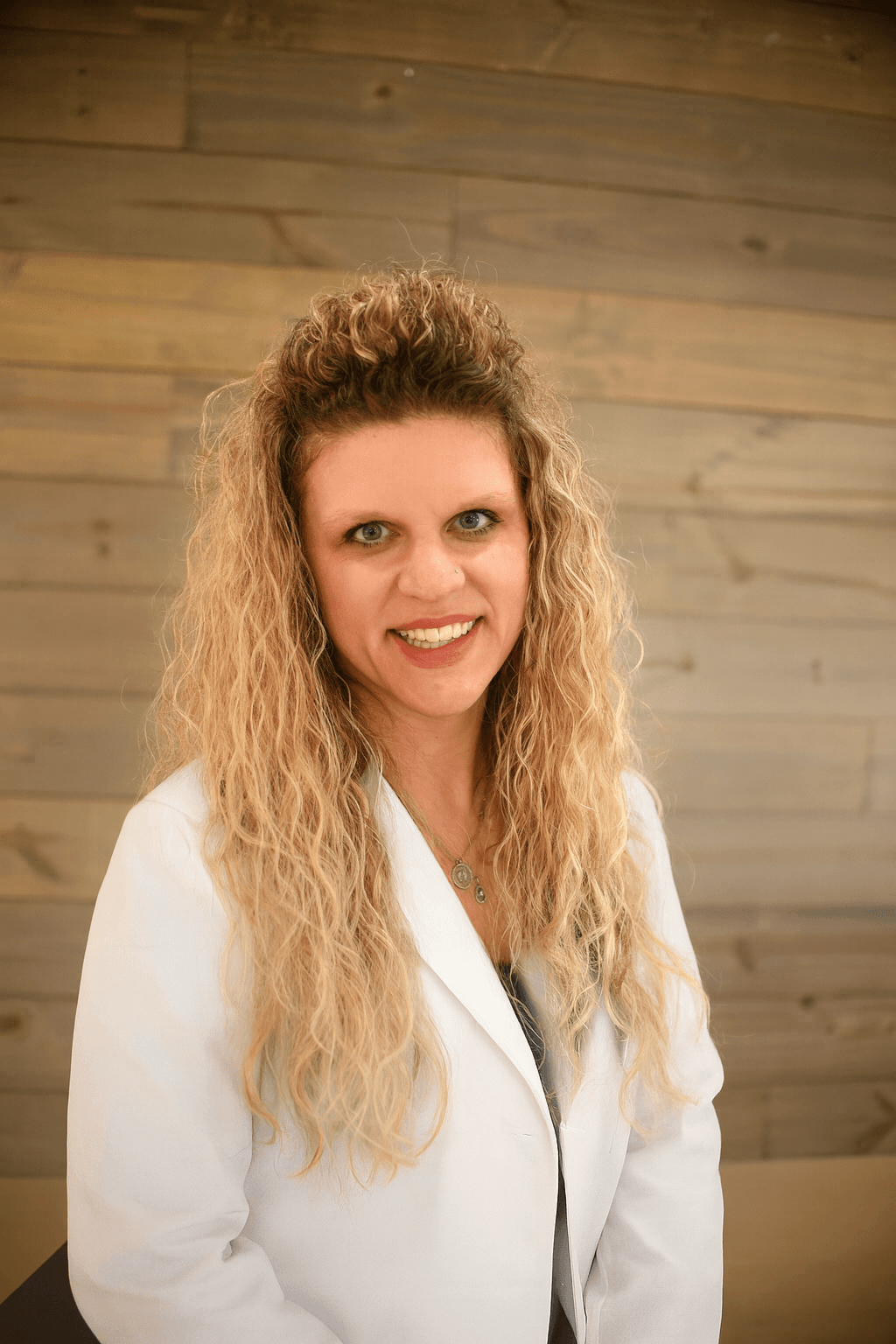 Holly Pierce headshot