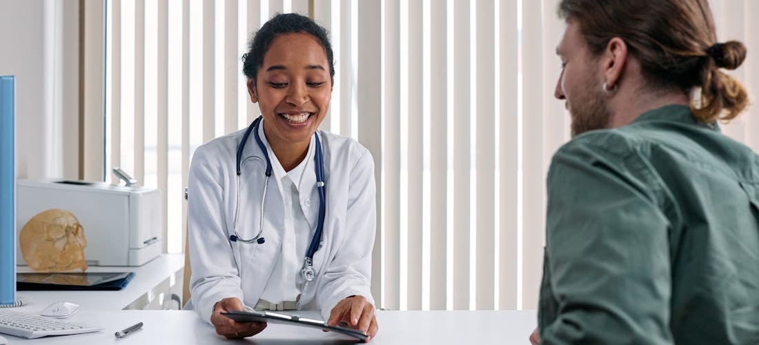 Doctor talking to a patient during a consultation about opioid crisis treatment options