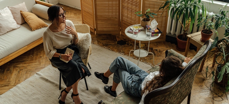Therapist and patient in session, talking about how excessive porn use can negatively impact the brain,